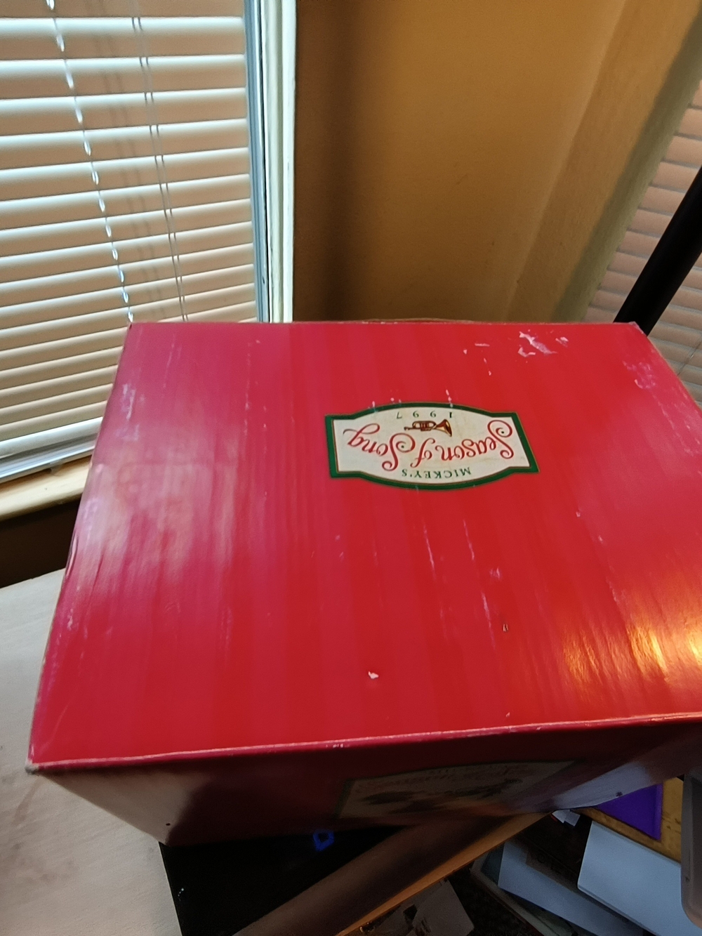 Disney Mickey’s Season of Song Trumpet Figurine Box Art - Red, Green, Gold 1997 - Picture 6 of 8